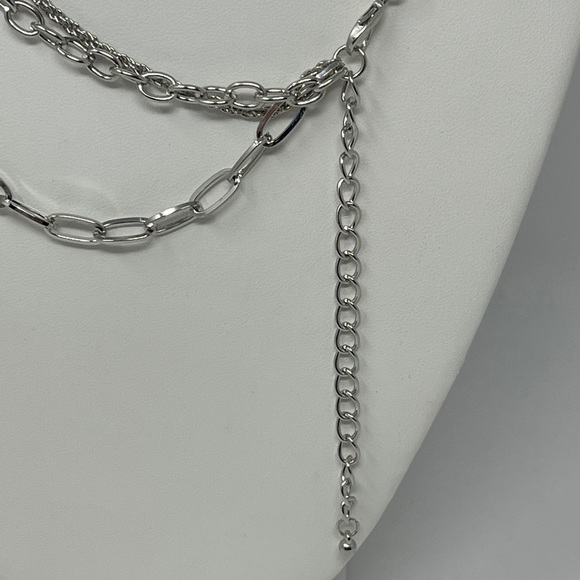 🎉🎉HP🎉🎉Silver Layered Necklace Set - Picture 7 of 7